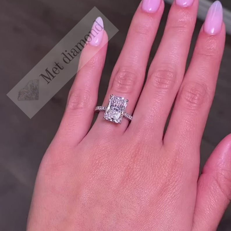 5.70 karat raidant kesim mozanit taşlı yüzük bgt322