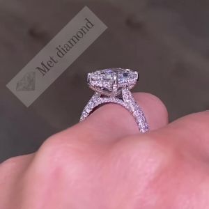 5.70 karat raidant kesim mozanit taşlı yüzük bgt322