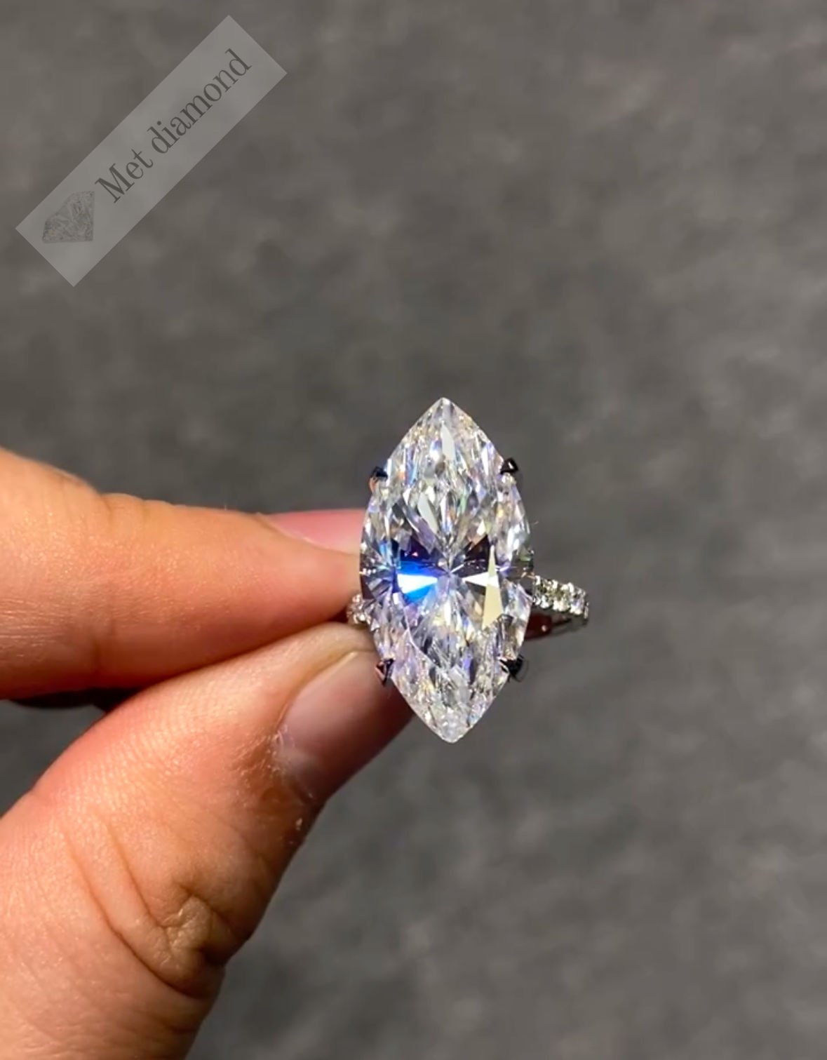 11 Karat mozanit taşlı yüzük -mar05