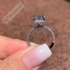 4 karat raidant kesim mozanit taşlı yüzük bgt87