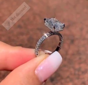 4 karat raidant kesim mozanit taşlı yüzük bgt87