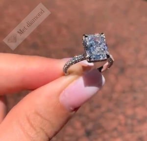 4 karat raidant kesim mozanit taşlı yüzük bgt87