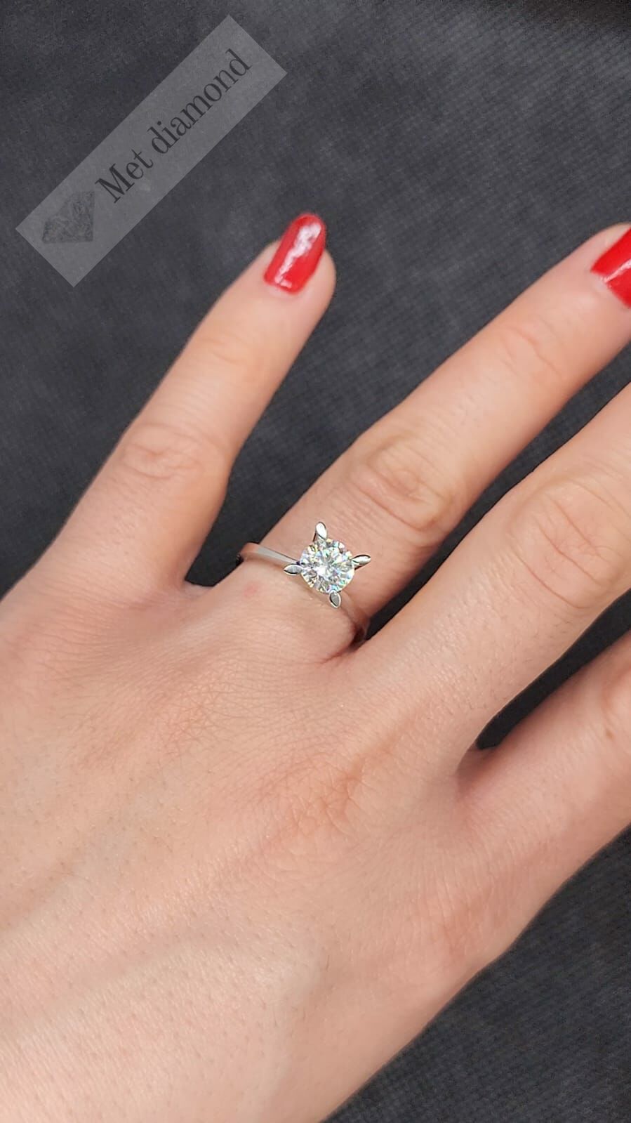 1 karat mozanit taşlı yüzük badem montür