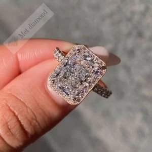 4 karat raidant kesim mozanit taşlı yüzük bgt88