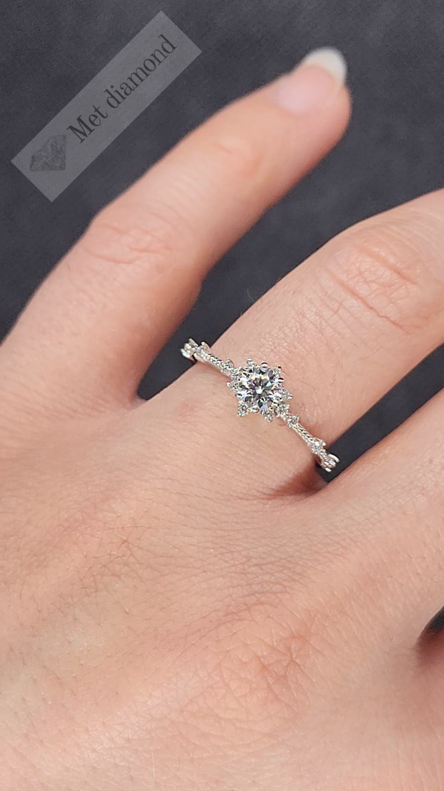 0,40 karat mozanit taşlı yüzük lotus çiçeği mzn98