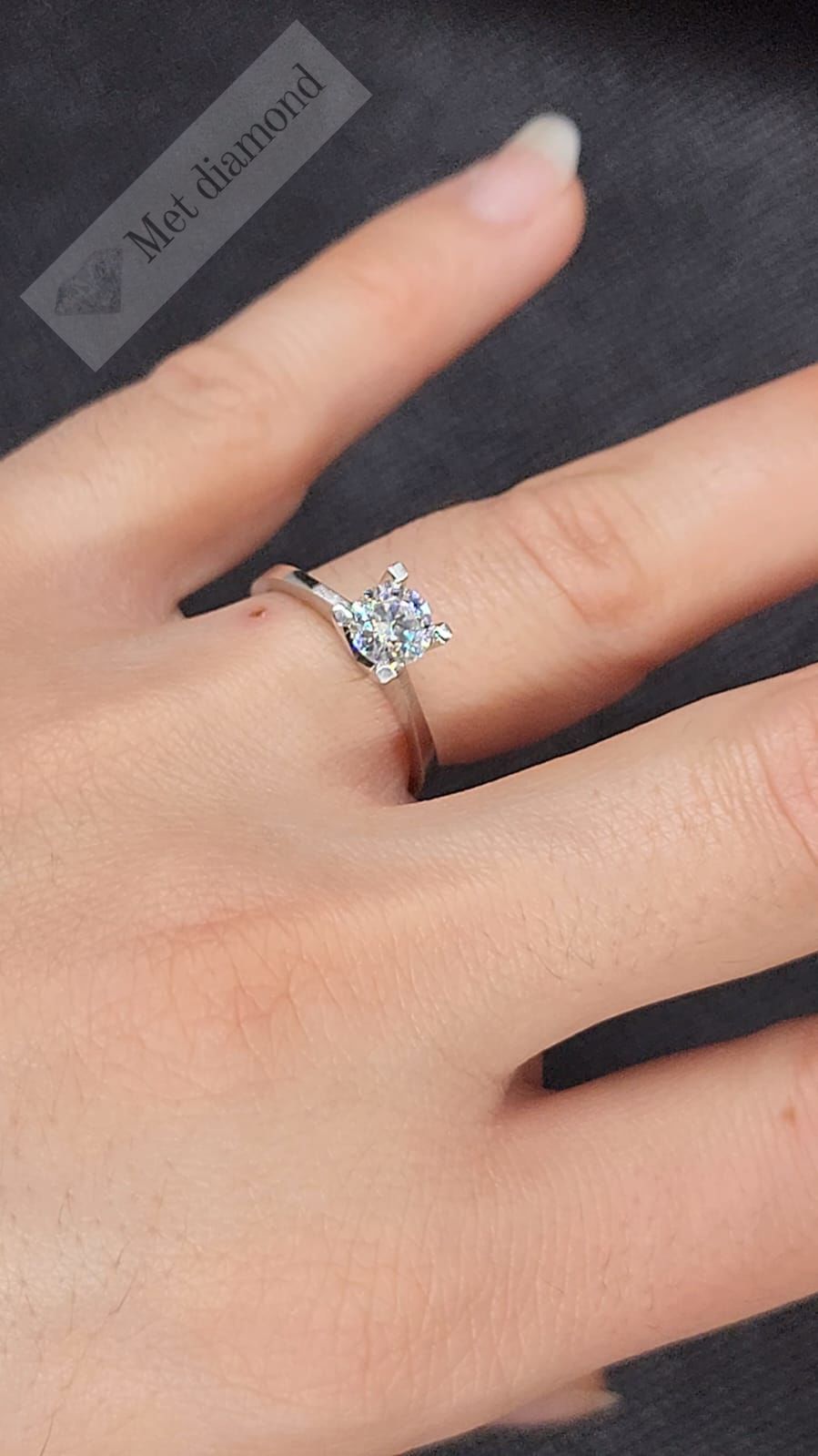 0.70 karat mozanit taşlı yüzük V tırnak