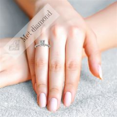 1,30 karat mozanit taşlı yüzük baget kesim bgt70a