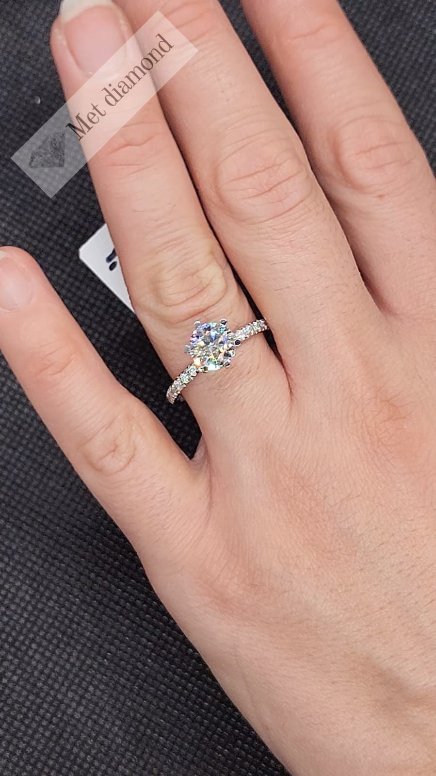 1.10 karat mozanit taşlı yüzük tıfany model