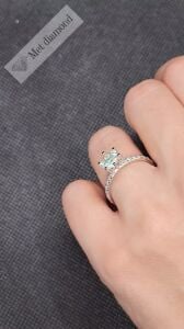 1.10 karat mozanit taşlı yüzük tıfany model