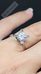 1,50 karat mozanit taşlı yüzük V tırnak