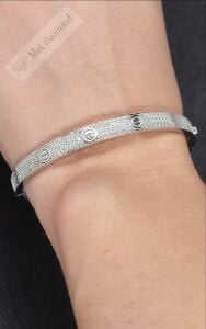 Kartier model beyaz altın mozanit taşlı bilezik