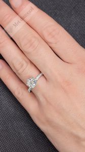 1.40 karat mozanit taşlı yüzük tıfany model