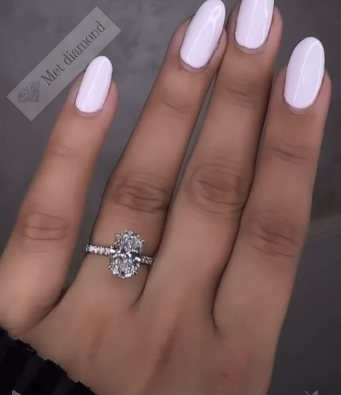 4.50 karat oval  mozanit taşlı yüzük - ov080