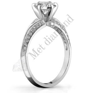 1.30  karat mozanit taşlı yüzük mzn207