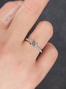 0,50 karat mozanit taşlı yüzük mzn103