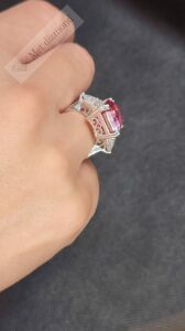 17,40 karat mozanit pırlanta yüzük pembe emerald