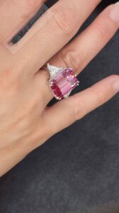 17,40 karat mozanit pırlanta yüzük pembe emerald